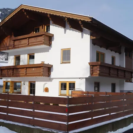 Kroell Katharina アパート ツェル・アム・ツィラー